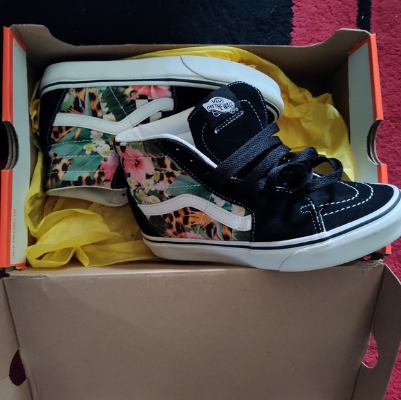 Vans womens size 6 - Picture 3 of 4